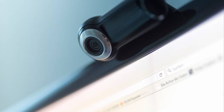 Escroquerie sur internet : pourquoi il faut toujours être vigilant sur les discussions en webcam ?