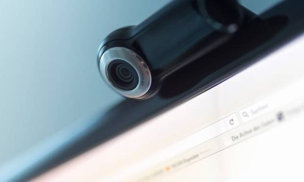 Escroquerie sur internet : pourquoi il faut toujours être vigilant sur les discussions en webcam ?